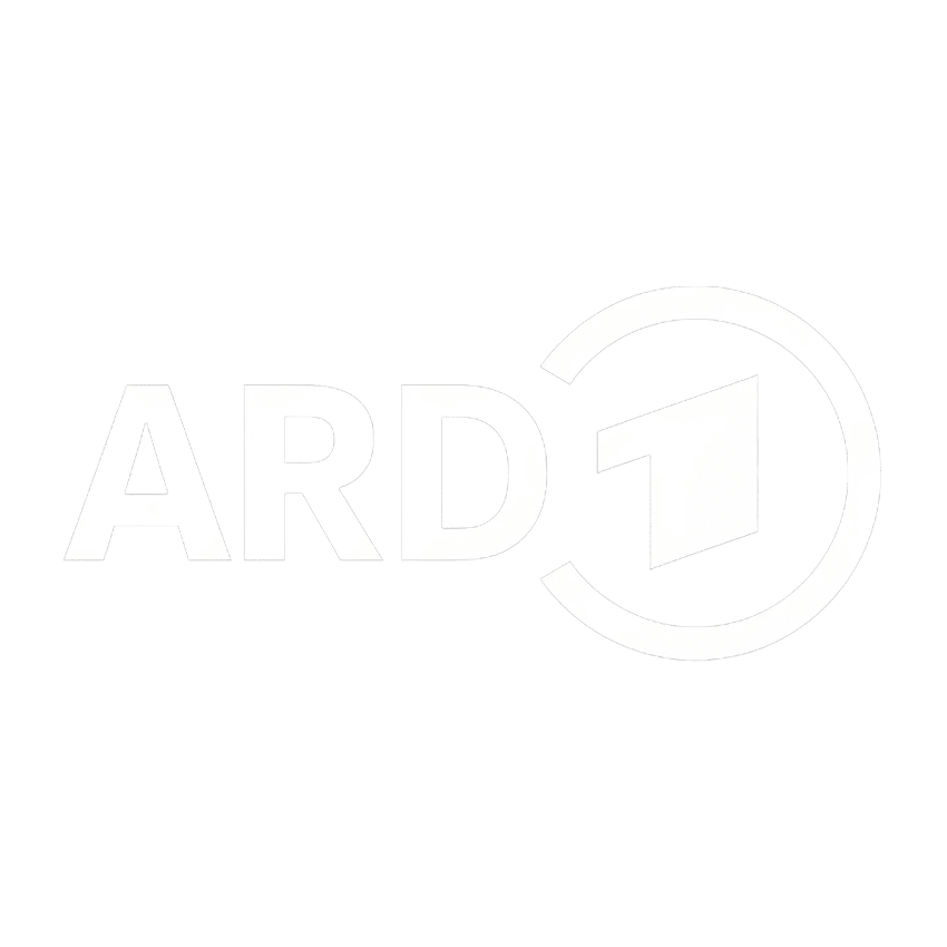 Der weiße Text "ARD" wird auf einem hellgrauen Hintergrund angezeigt, gefolgt von einer stilisierten Zahl 1, die von einem Teil des Umrisses umgeben ist und das Logo der deutschen Rundfunkanstalt ARD darstellt, in der Philip Schlaffer zu Gast war.