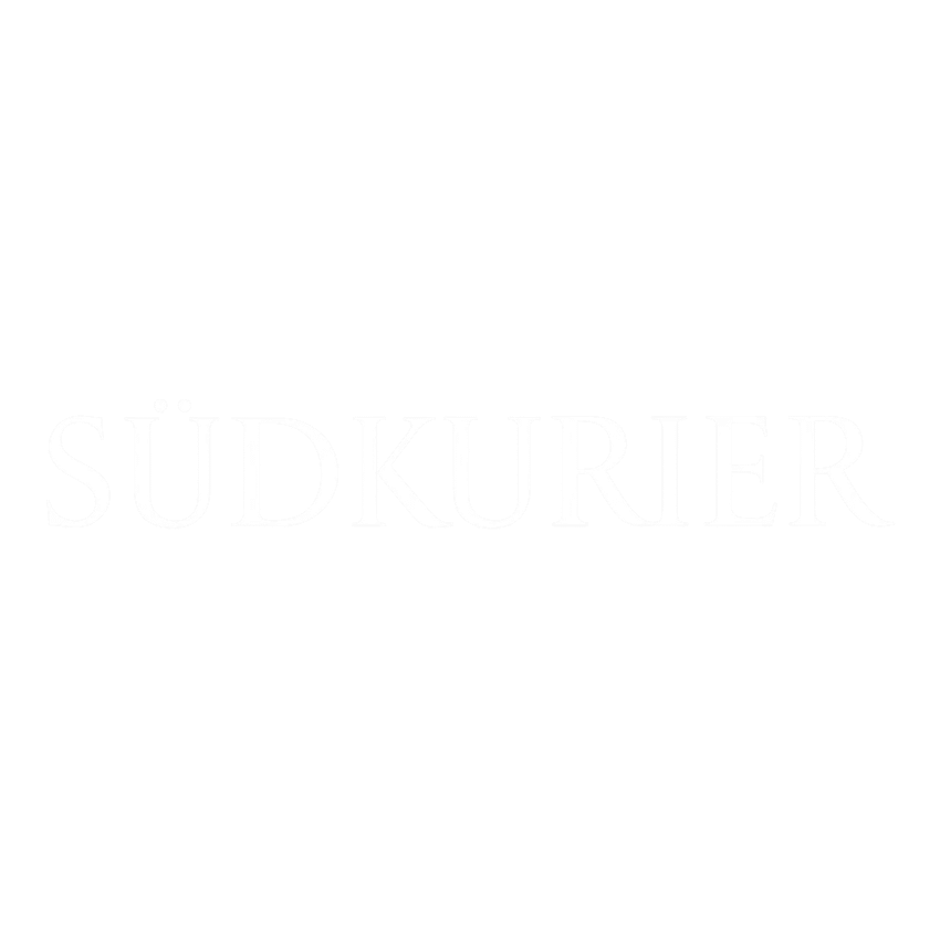 Graues Platzhalterbild mit dem Wort "SÜDKURIER" in weißen, zentrierten Großbuchstaben. Es sind keine weiteren Objekte oder Details zu sehen; das Design ist einfach und übersichtlich, ähnlich wie die Bilder in Philip Schlaffers Features.