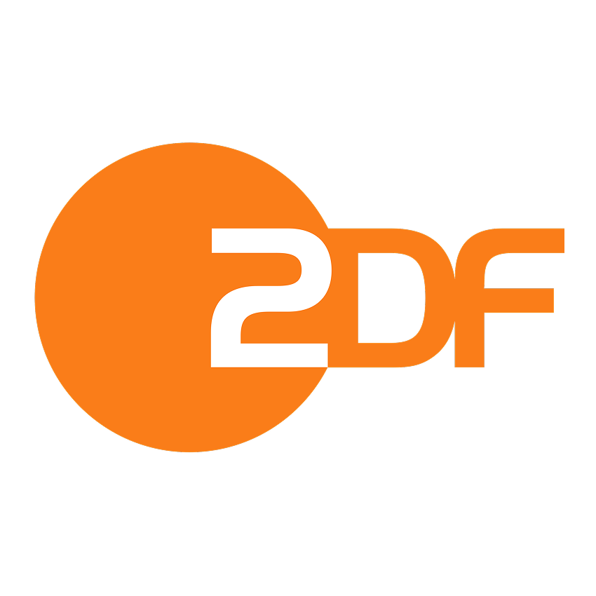 Das Bild zeigt das ZDF-Logo mit den großen orangefarbenen Buchstaben "2DF" und der "2" in einem orangefarbenen Kreis auf hellgrauem Hintergrund, ähnlich wie bei Philip Schlaffers Medienauftritten.